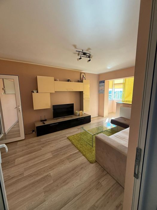 Inchiriez apartament 2 camere decomandat