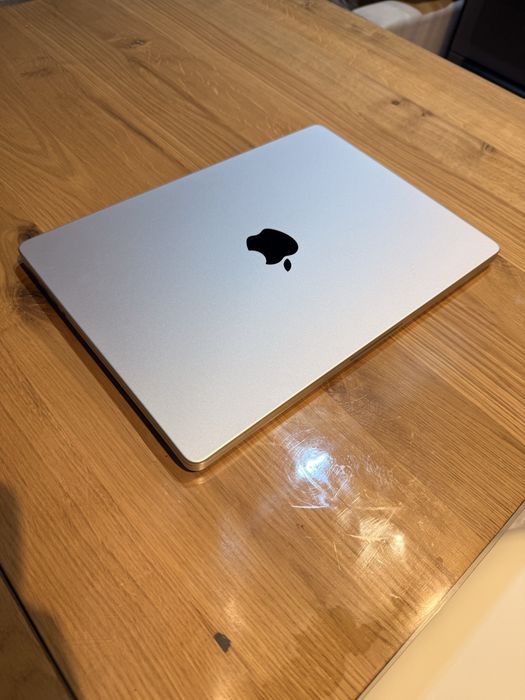 Ноутбук Apple MacBook Pro 14 2024 / 24 Гб / SSD 512 Гб