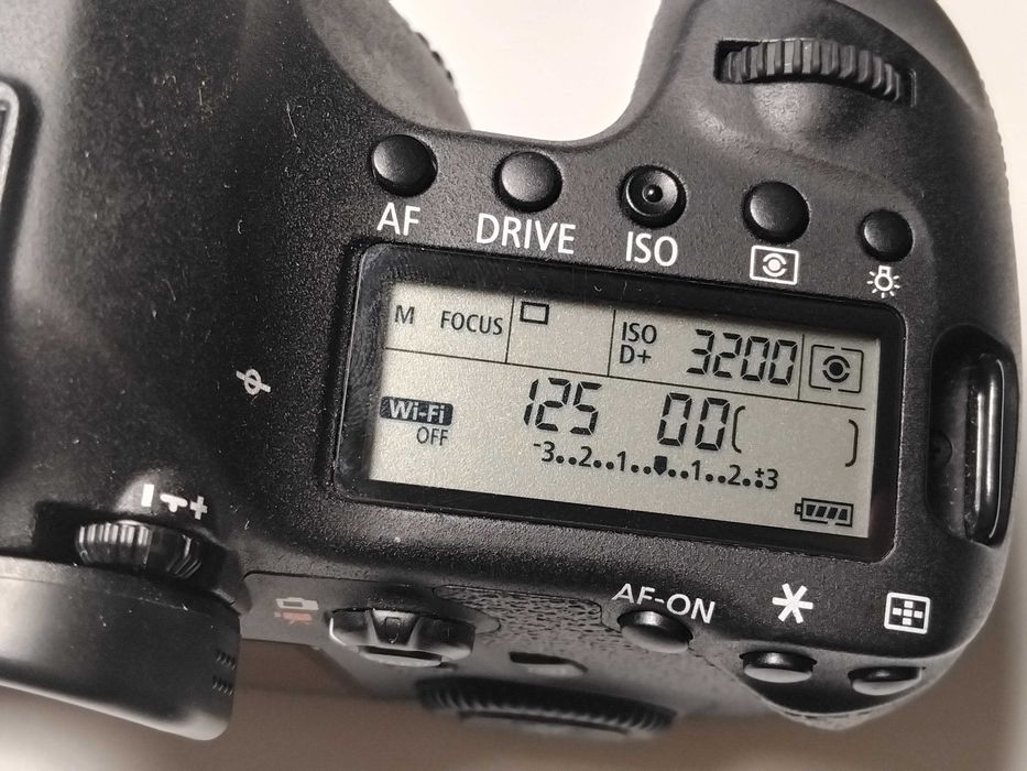 Canon 6D - body 13.5k cadre, 3 baterii