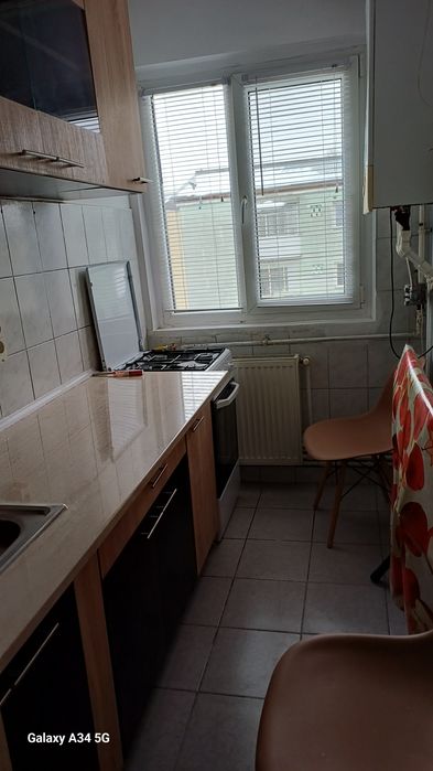 Inchiriez apartament