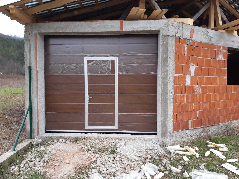 usi de garaj Automate