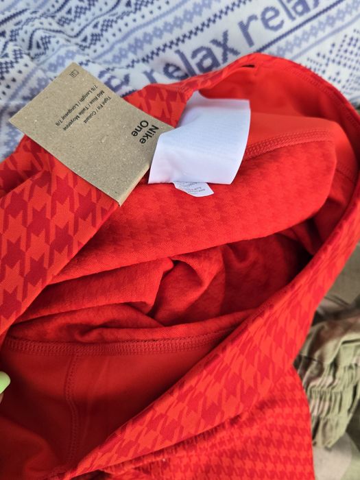 Nike оригинален дамски клин нов М/Л  размер