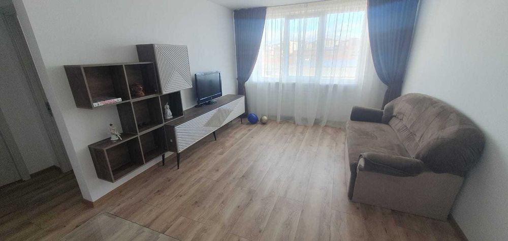 Închiriez apartament cu două camere