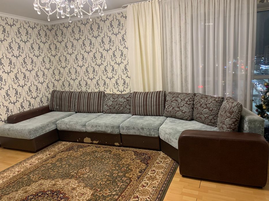 Диван гостиный большой