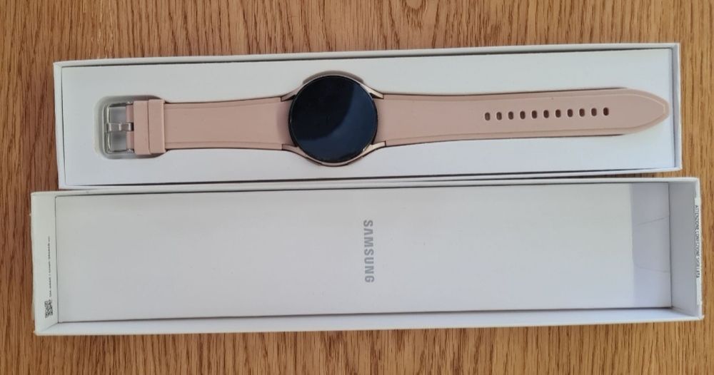 Продавам Samsung Galaxy Watch 4 дамски часовник