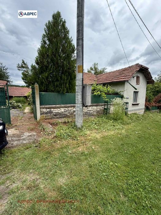 Къща в Ловеч, област-с.Драгана площ 55 цена 33000