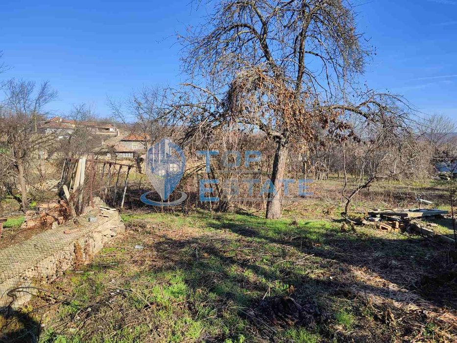 Двуетажна къща с кладенец в село Куцина, област Велико Търново