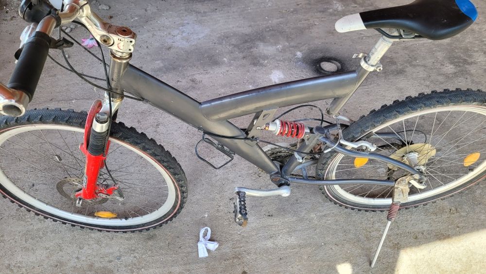 Vind bicicleta cu roti pe 26