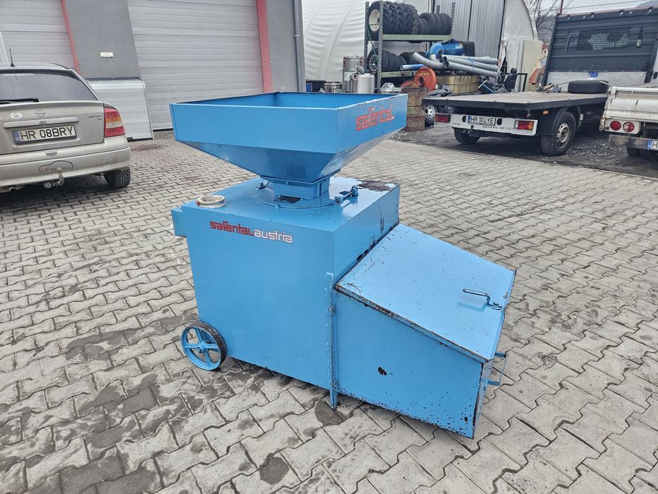 Moară cu ciocănele trifazic cu ladă de depozitare