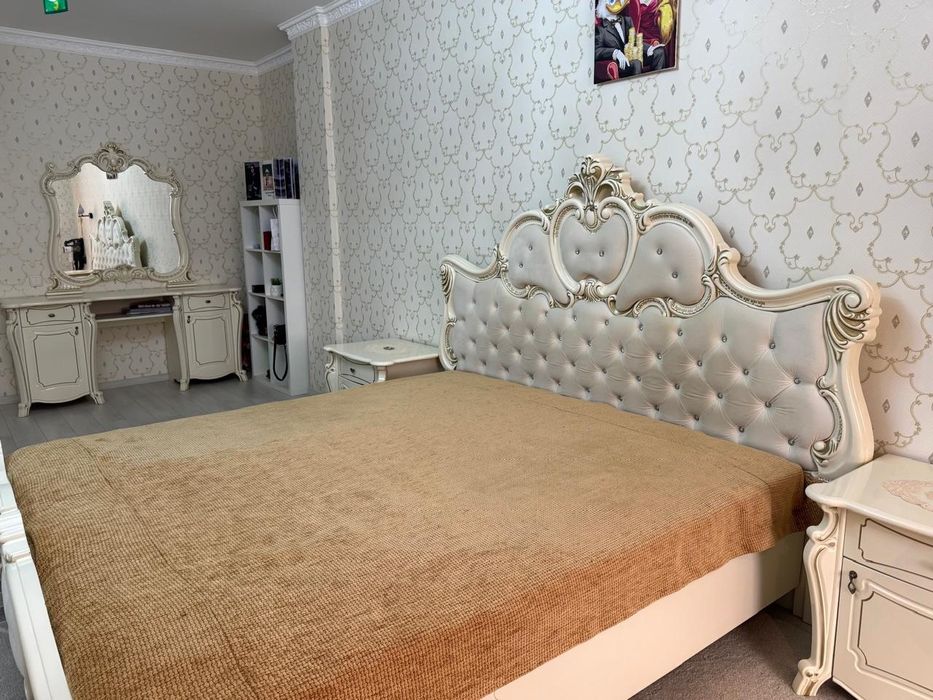 Продам спальный гарнитур