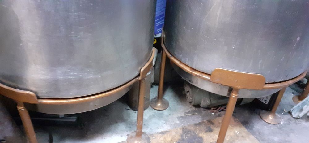 Комплект три съда за вино с поставки и Ел.част