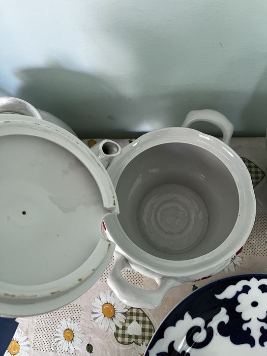 Чайный сервиз и тарелка