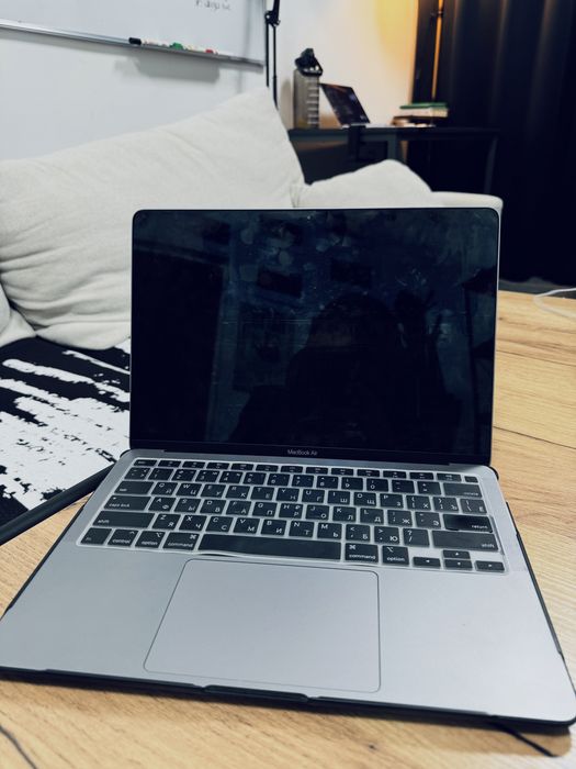 Продаю MacBook Air M1 (2020) «13