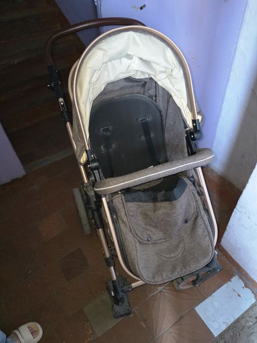 Продам  коляску срочно