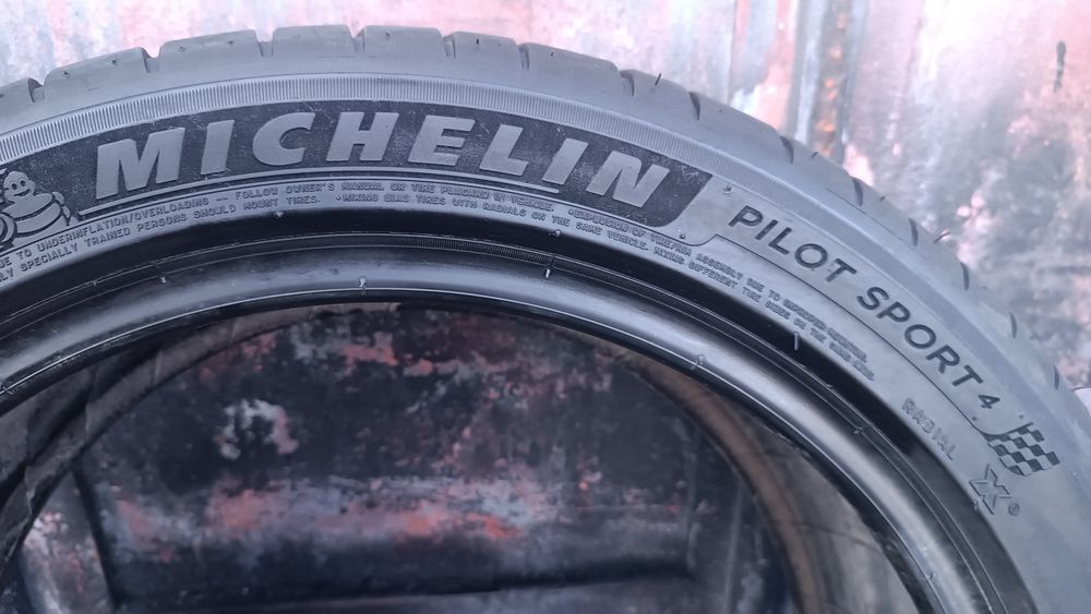 225/45/17 Michelin .
