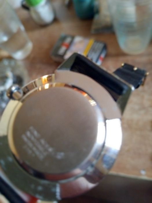 Două ceasuri mecanice elvețiene