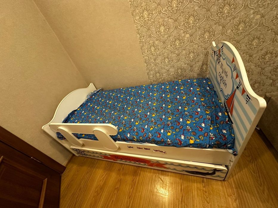 Продам срочно кровать с матрасом