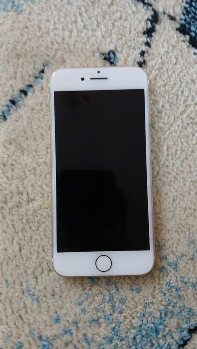 iPhone 7 в хорошем состоянии