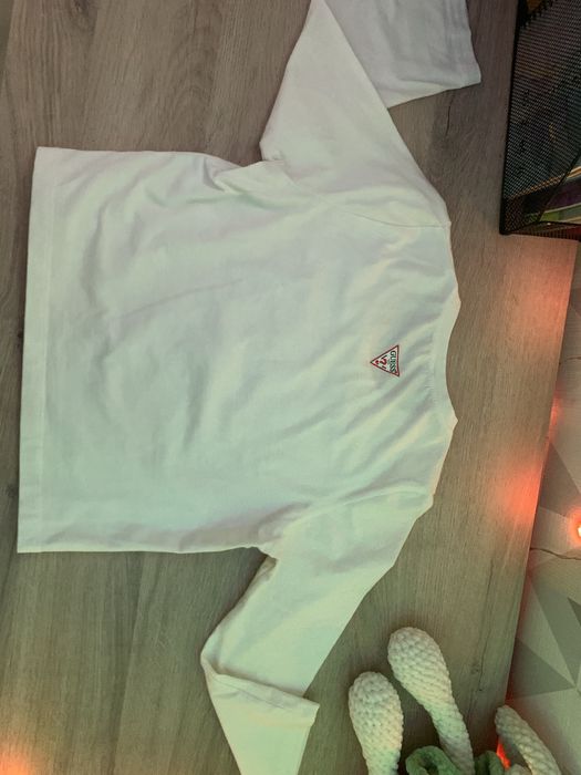 Бяла блуза GUESS с дълъг ръкав и камъни