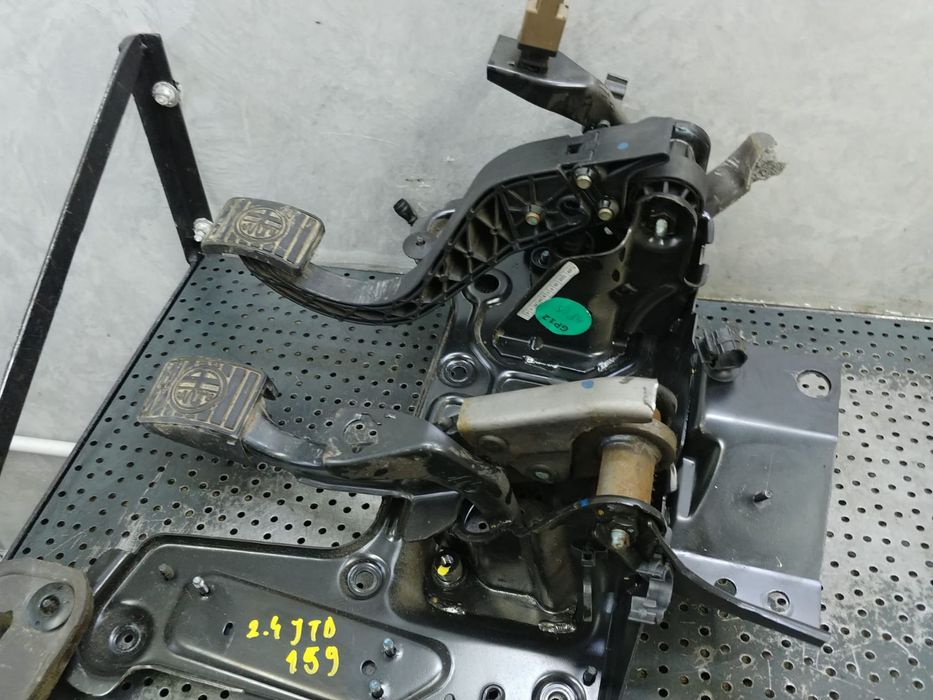 ansamblu pedalier 939a3000 2.4 jtd alfa romeo 159  0050500374