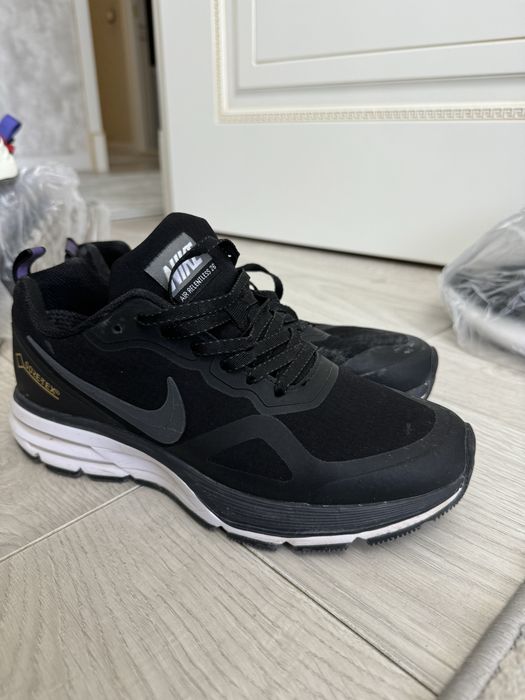 Аяқ киімдер сатылады