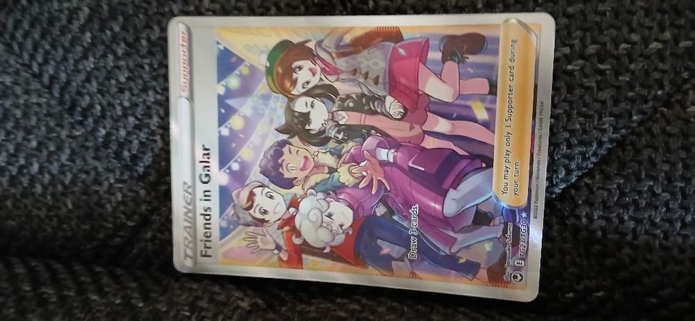 Pokémon карта Friends in Galar от 2022, 3 прозрачни фолия и 1 червено.