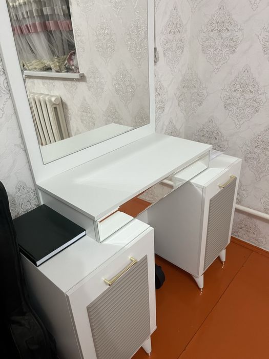 Спальный гарнитур сатылады