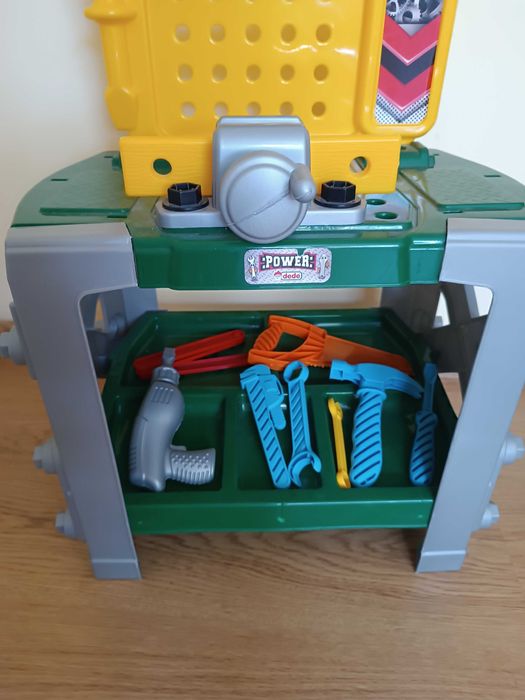 Чисто нова! Работилница с инструменти и менгеме