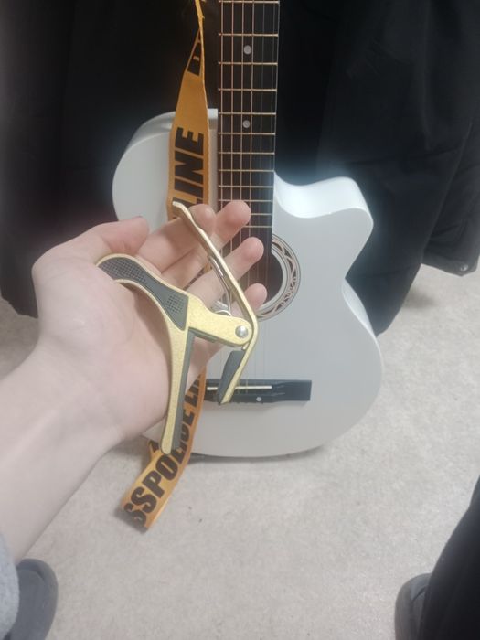 Акустическая гитара