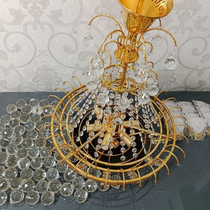 Люстра новая  хрустальная