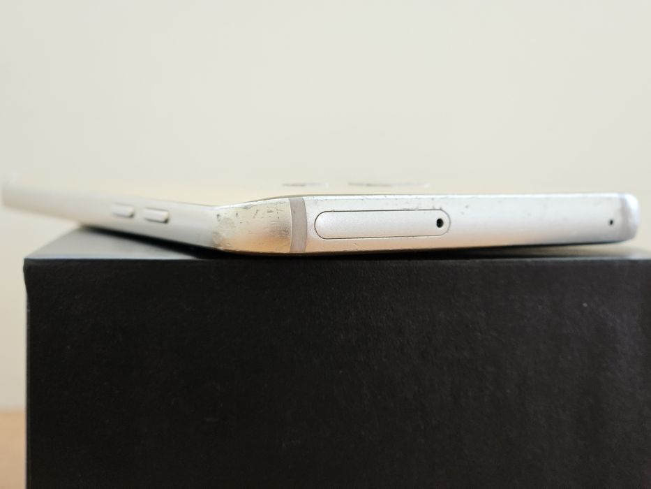 Samsung Galaxy A3 (2017) + аксесоари