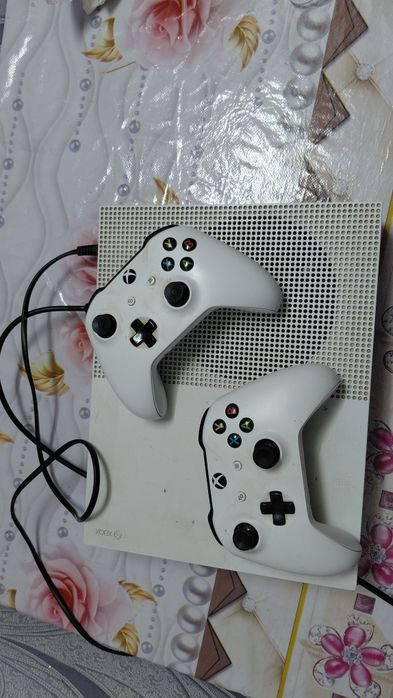 Продам Xbox one.