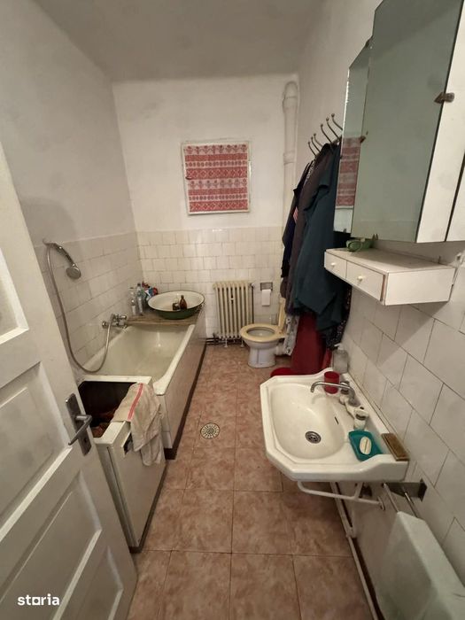 Apartament in asociatie 3 camere + garaj , zona Piata Mica