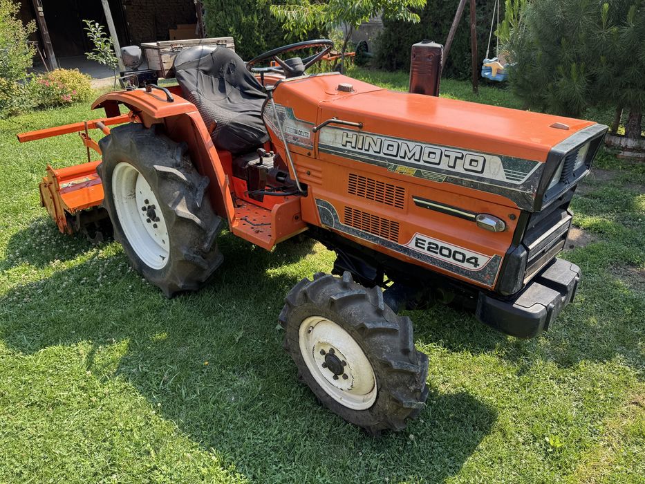 Трактор 20 коня с фреза, плуг и ремарке/каруца