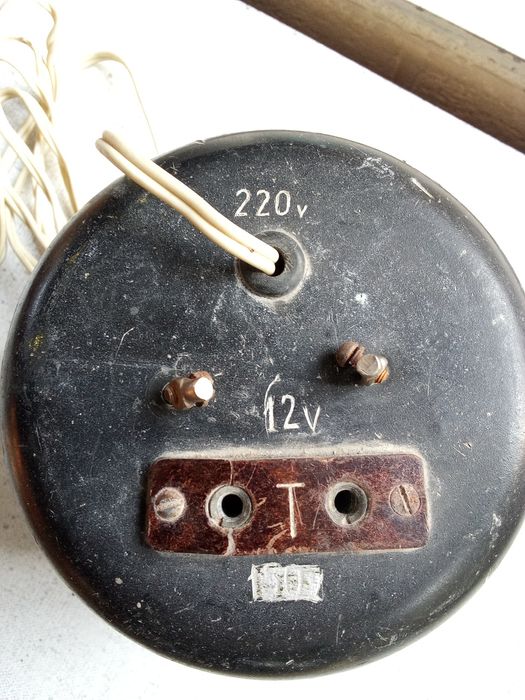 Продам понижающий трансформатор с 220 вольт на 12 вольт переменого ток