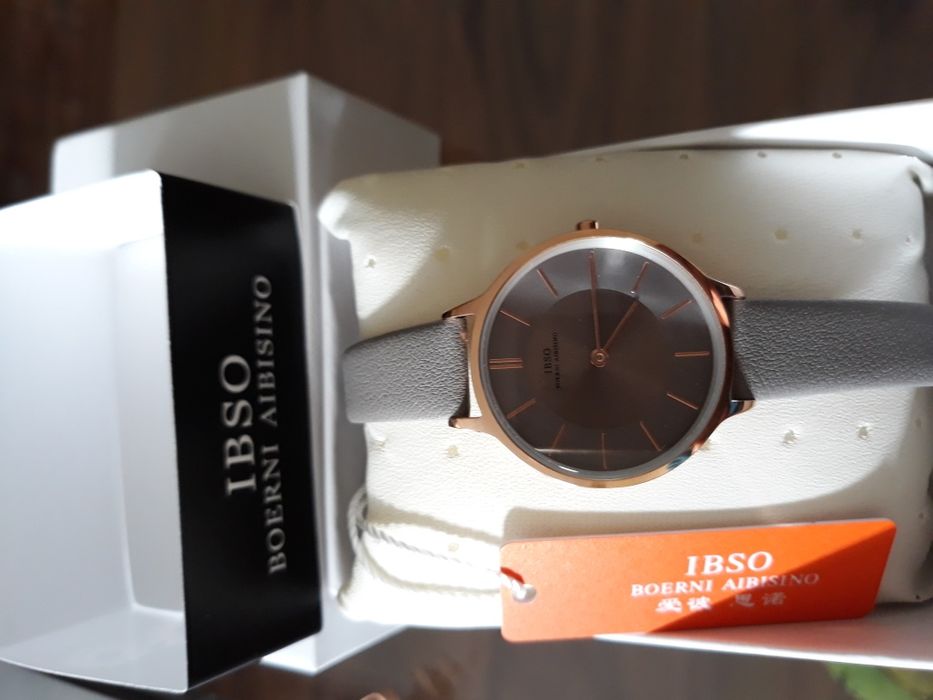 Нови, елегантни дамски часовници с висококачествена кожена каишка