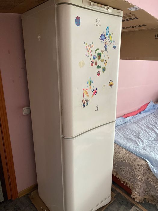 Холодильник Indesit