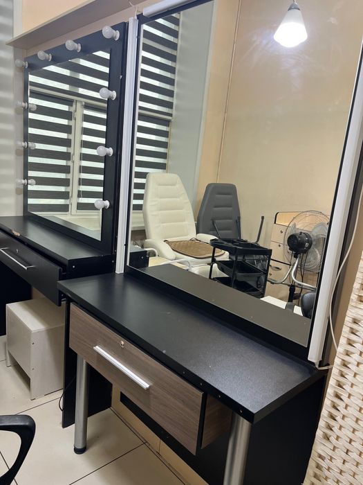 Визажное зеркало ,  гримерное знркало в рабочем состоянии