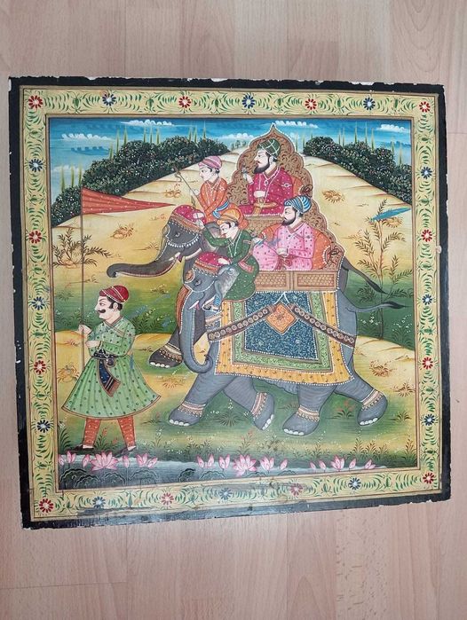 Столик декоративный деревянный