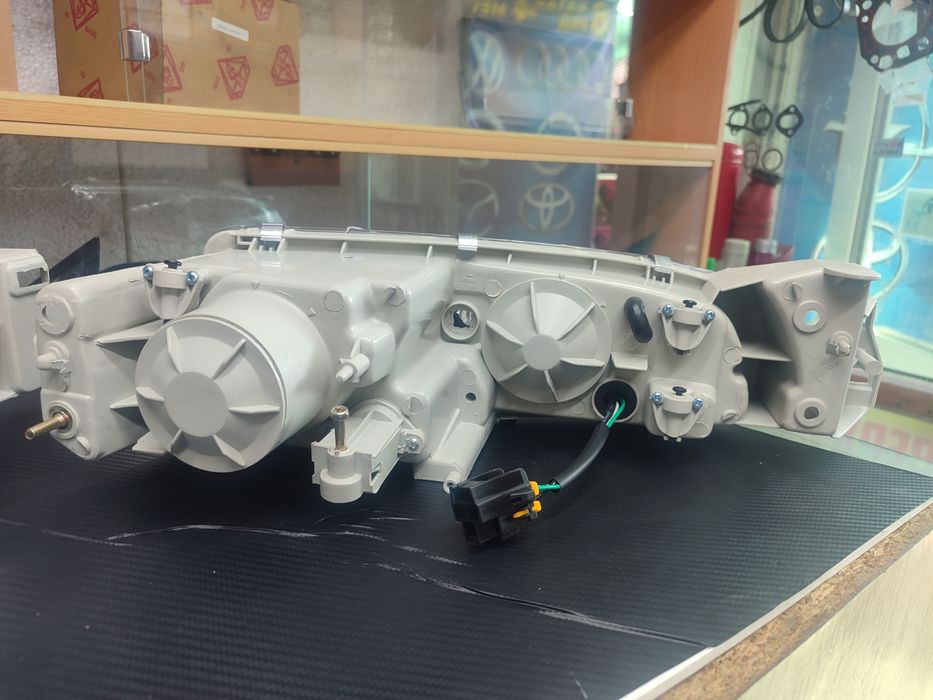 Фары передние на Мазда 626 кронус