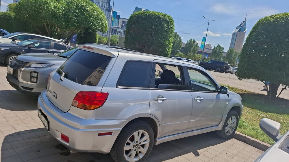 Продам срочно машина