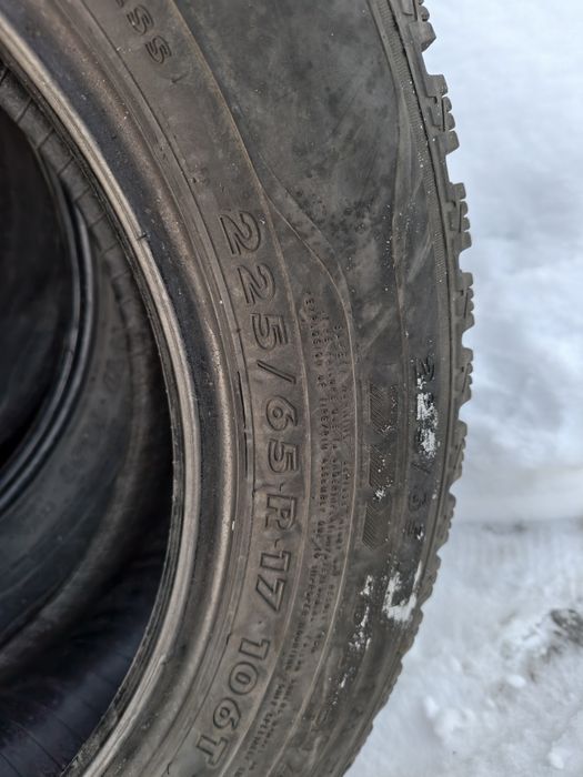 Продам зимние шины 225/65/17
