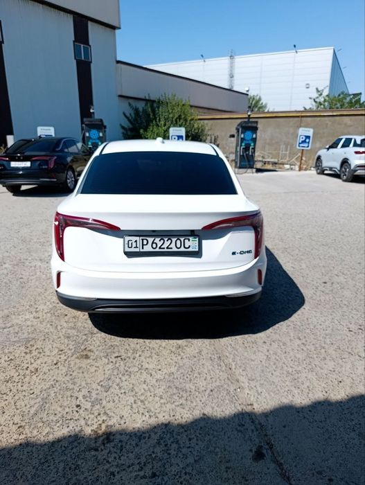 Продается Hongqi EQM5 2024