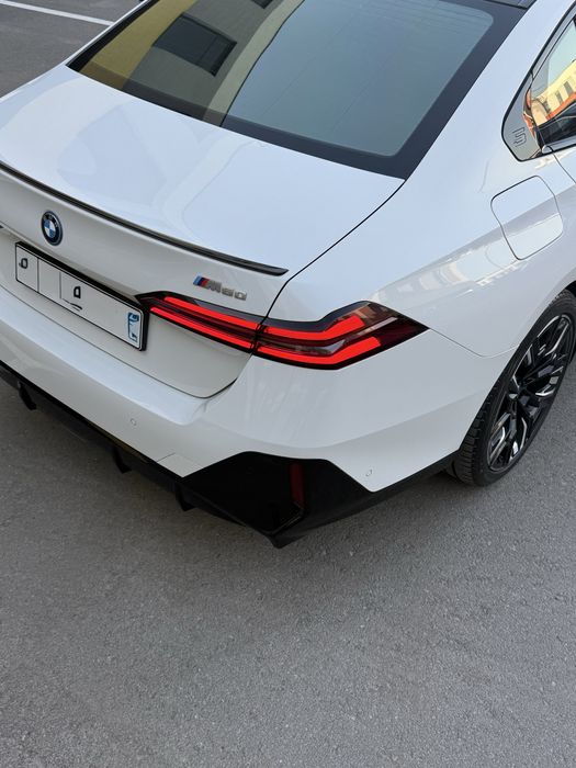 Bmw i5 M60 G60 kuzov 2024-yil eng fulli 3.8 sec 0-100km/h