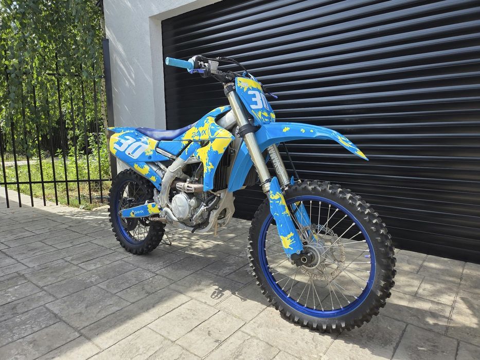Yamaha YZ250F 2022 • sub 50 de ore • pornire electrică. Motocicletă întreținută, gata de utilizare.