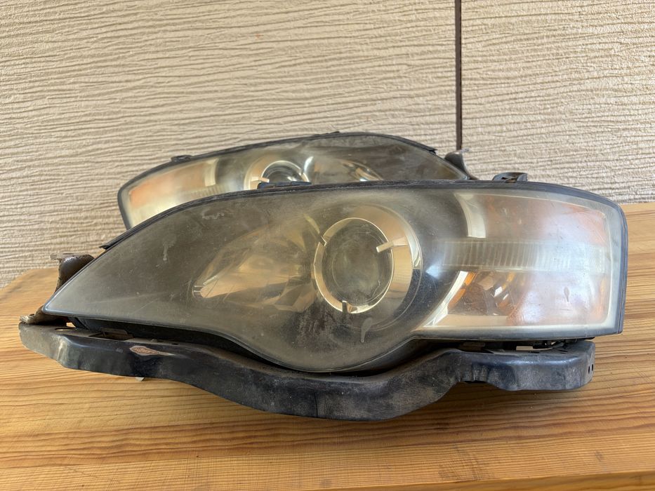 Пара фар от Subaru outback 2005 года , дорестайлинг , америка