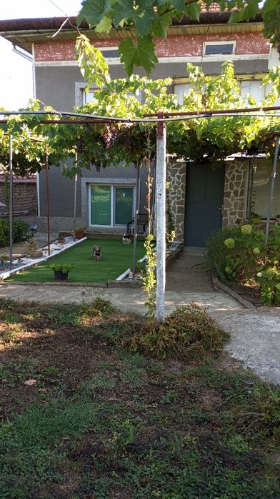 Къща в село Вълчитрън,обл.Плевенска+Подарък Лек автомобил