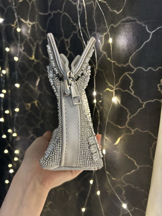 Продам Клатч с камушками. Блестящий