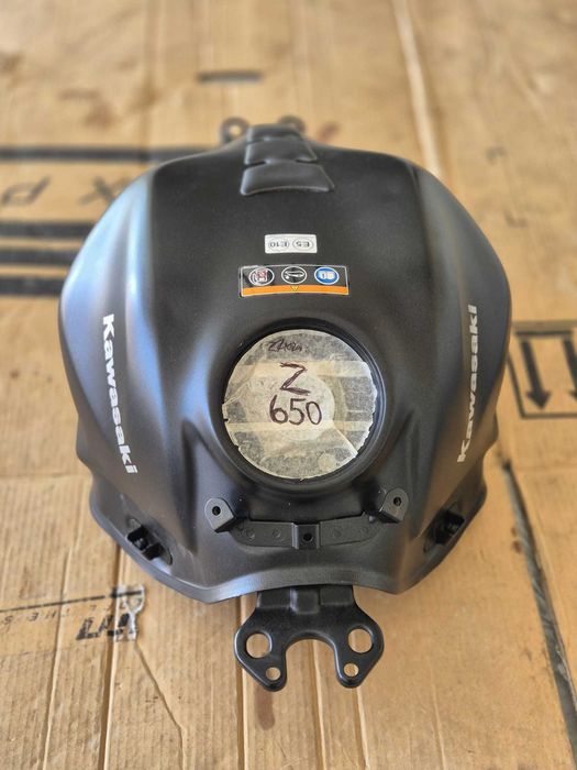 Резервоар за Kawasaki Z1000, Z900, Z650, MT-09, MV Agusta джанта ZX125