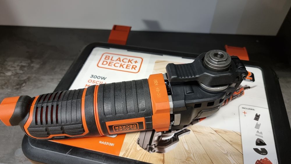 Amanet F28: Unealta multifunctionala Black and Decker MT300ka (N)